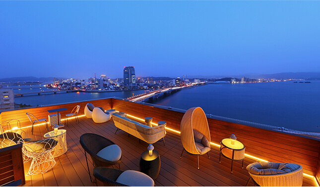 画像：SKYTOP TERRACEで夜景を堪能