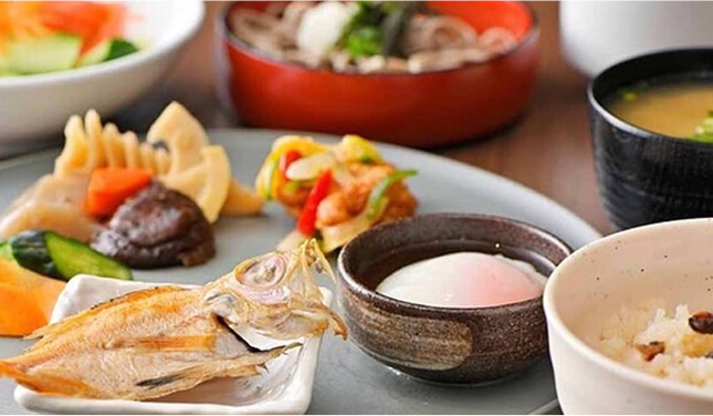 画像：スカイビューキャンドルで朝食地元食材を堪能できる手作り朝食バイキング